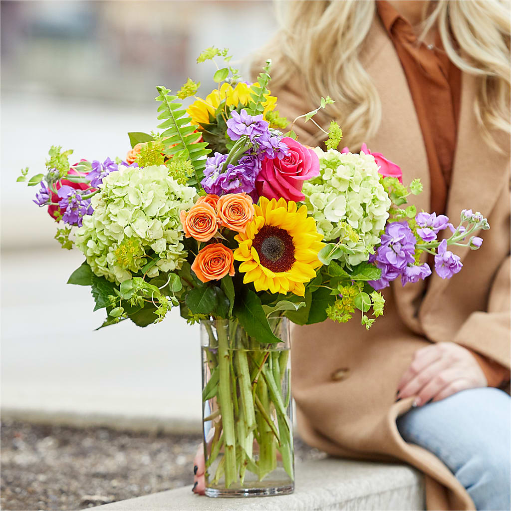 Vibrant Greetings Bouquet –  Mary Blooms Florist, Port Saint Lucie FL